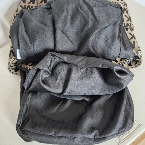 Michael Kors Jet Set Canvas Tote Bag - Picture 11 of 15